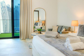 Dubai Skyline Retreat with Burj Khalifa View